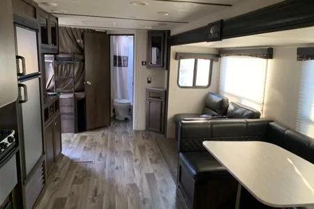 Darwin's Starcraft Mossy Oak Lite 283BH Travel Trailer