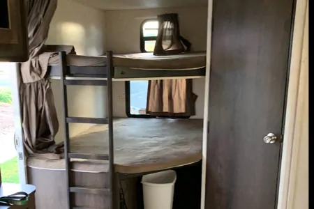 Darwin's Starcraft Mossy Oak Lite 283BH Travel Trailer