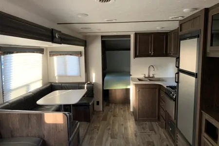 Darwin's Starcraft Mossy Oak Lite 283BH Travel Trailer