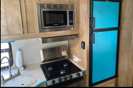 “Verna the Vintage Cruiser” 2019 Gulf Stream 23QBS