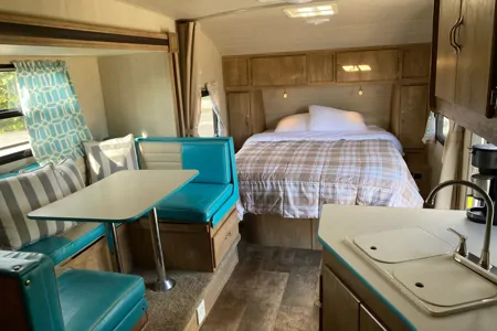 “Verna the Vintage Cruiser” 2019 Gulf Stream 23QBS