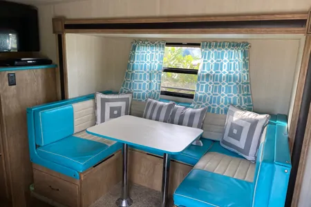 “Verna the Vintage Cruiser” 2019 Gulf Stream 23QBS