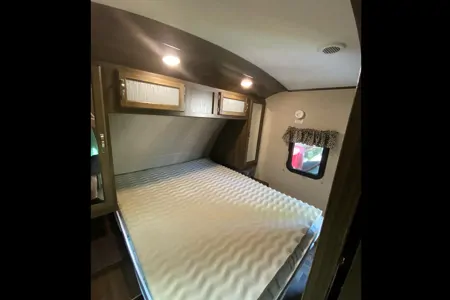 Katinka 's Keystone Bullet Premier 22RBPR  Travel Trailer