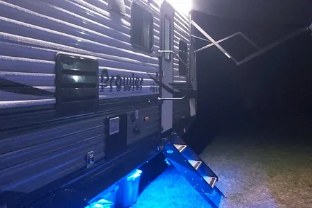 Coonhound RV Prowler 320 BH Travel Trailer