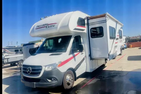 2020 Thor Motor Coach Freedom Elite Class C Delivery Included