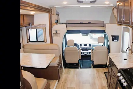 2020 Thor Motor Coach Freedom Elite Class C Delivery Included