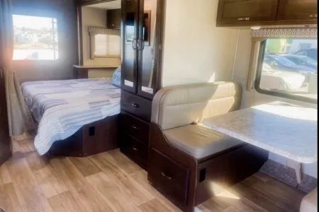 2020 Thor Motor Coach Freedom Elite Class C Delivery Included