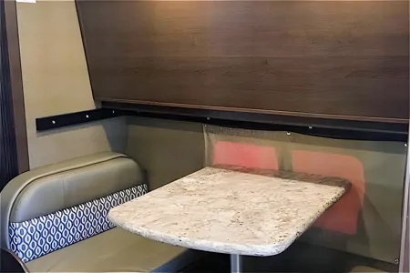  2019 Thor Motor Coach Freedom Elite 30fe Class C