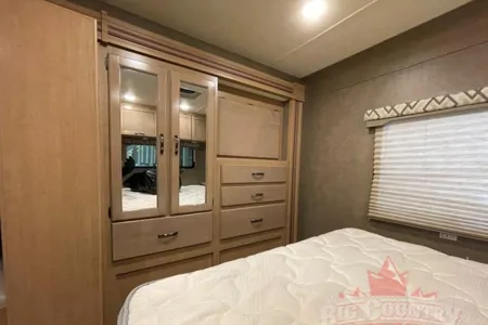 2020 Fourwinds 30D Class C