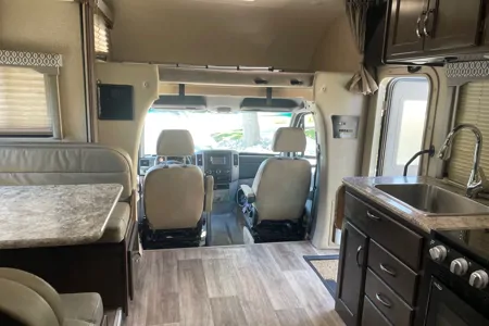 2019 Thor Motor Coach Freedom Elite Class C Delivery Included