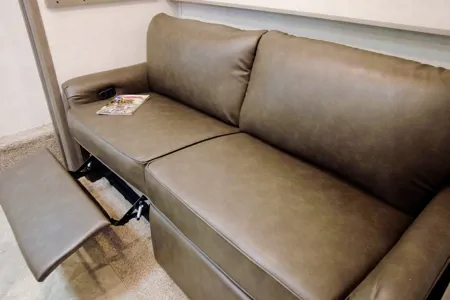 Stephen's 2021 East to West Alta 3150KBH, a bunkhouse