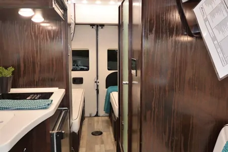 Luxury Class B National Regency Traveller TVL