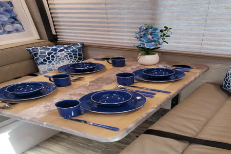 ALL-INCLUSIVE Brand New 2021 Thor Motor Coach Four Winds 22E Class C