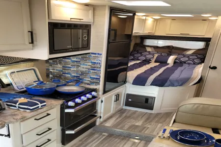 ALL-INCLUSIVE Brand New 2021 Thor Motor Coach Four Winds 22E Class C