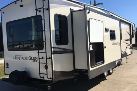 Rick 's Forest River Wildwood Heritage Glen LTZ  Fifth Wheel
