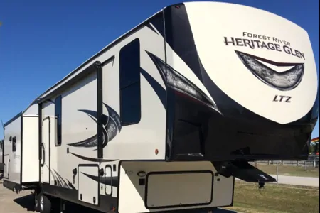 Rick 's Forest River Wildwood Heritage Glen LTZ  Fifth Wheel