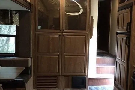 Thomas's Shasta Phoenix 35bh Fifth Wheel