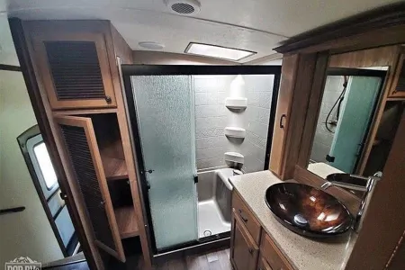 Thomas's Shasta Phoenix 35bh Fifth Wheel