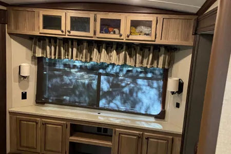 Thomas's Shasta Phoenix 35bh Fifth Wheel