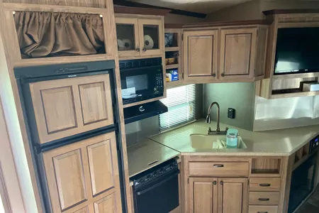 Thomas's Shasta Phoenix 35bh Fifth Wheel