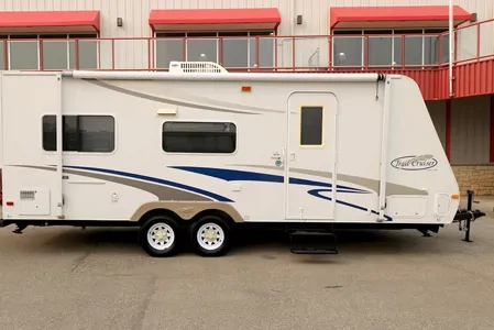 Benny’s Bunkhouse R Vision Trail Cruiser Travel Trailer