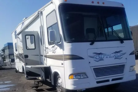 Class A Toyhauler 8 persons wheelchair access + garage for motorcycle, golfcart, ATV, 37 feet long