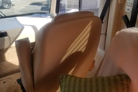 Class A Toyhauler 8 persons wheelchair access + garage for motorcycle, golfcart, ATV, 37 feet long