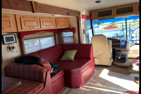 Class A Toyhauler 8 persons wheelchair access + garage for motorcycle, golfcart, ATV, 37 feet long