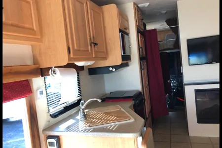 Class A Toyhauler 8 persons wheelchair access + garage for motorcycle, golfcart, ATV, 37 feet long