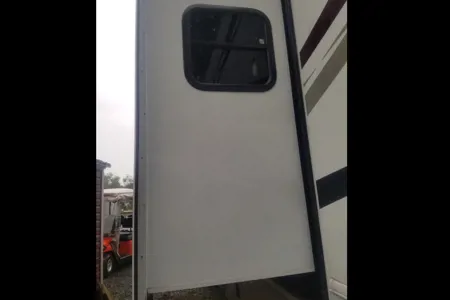 Class A Toyhauler 8 persons wheelchair access + garage for motorcycle, golfcart, ATV, 37 feet long