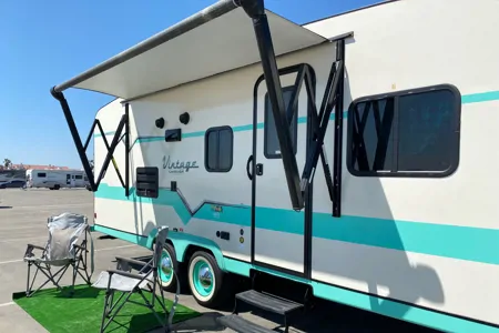 Vicky Voyager 