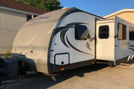 Stefan's Radiance  28QBHS Travel Trailer