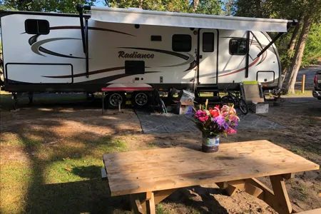 Stefan's Radiance  28QBHS Travel Trailer