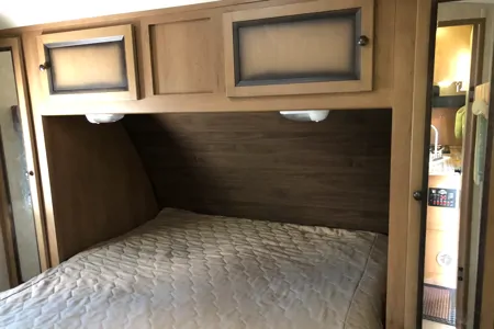 Stefan's Radiance  28QBHS Travel Trailer