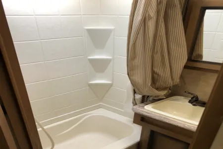 Stefan's Radiance  28QBHS Travel Trailer