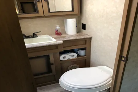 Stefan's Radiance  28QBHS Travel Trailer