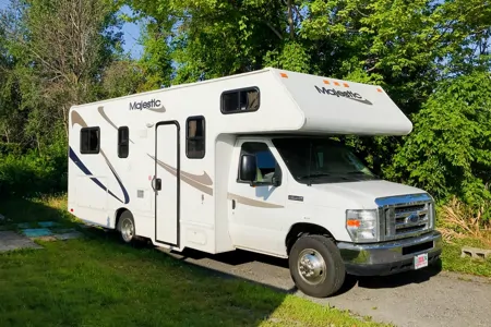 Majestic Classe C RV to rent, excellent condition low mileage and fully equiped. Family fun !!!