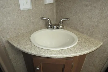 Coachmen Apex Ultra Lit 28LE Travel Trailer