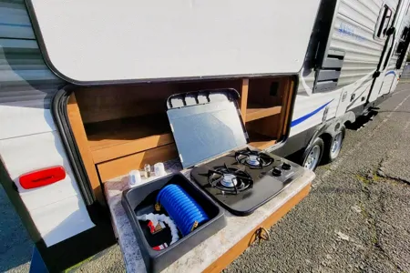 Spacious Clean 27.5' Travel Trailer w/ Slide-out Dinette 