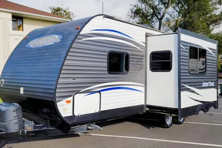 Spacious Clean 27.5' Travel Trailer w/ Slide-out Dinette 