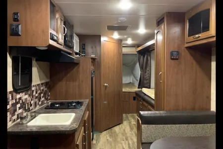 Sarah and Chris's Jayco 17FXD Hybrid