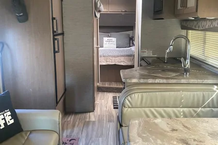 Yvette's Thor Motor Coach Four Winds Class C