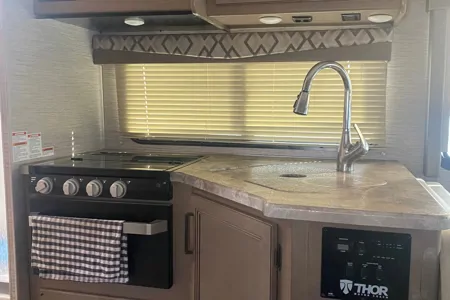 Yvette's Thor Motor Coach Four Winds Class C