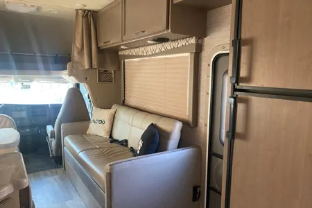 Yvette's Thor Motor Coach Four Winds Class C