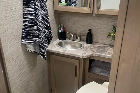 Yvette's Thor Motor Coach Four Winds Class C