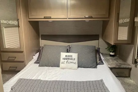 Yvette's Thor Motor Coach Four Winds Class C