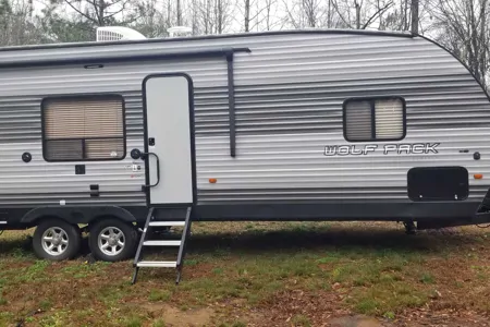 Shawn 's Forest River Wolfpack 24pack14  Toy Hauler