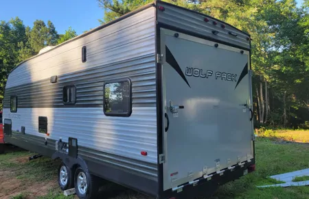 Shawn 's Forest River Wolfpack 24pack14  Toy Hauler