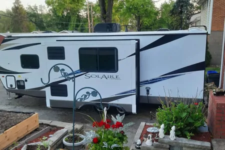 Jim and Jill's Palomino Solaire 243 BHS Travel Trailer