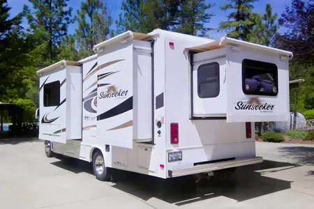 SUNSEEKER 25Ft. w/ 3 Slides - Rusty's RV Adventure